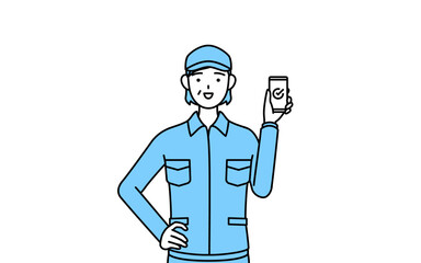 仕事でスマホを使う帽子と作業着姿のシニア女性（経営者、管理職、上司）