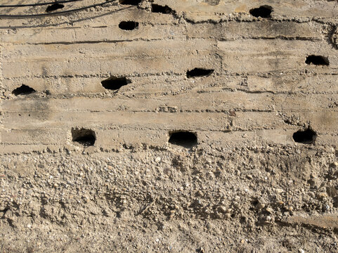 Pared de cemento y aglomerado de grava