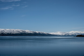 Fototapeta na wymiar mountain lake against the backdrop of a beautiful landscape in the mountains of Armenia