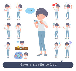 スマホを使って不幸せなTシャツマッシュヘア女性のセット