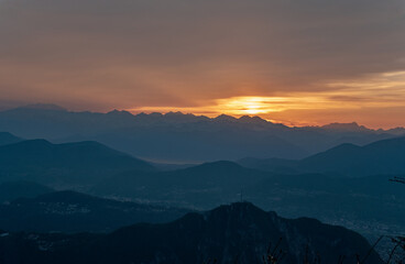 Obraz premium sunrise over mountains