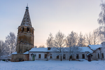 Fototapeta na wymiar Belfry of the Znamensky Cathedral on a winter day, Veliky Novgorod