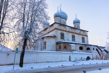 Fototapeta na wymiar Znamensky Cathedral, winter street view, Veliky Novgorod