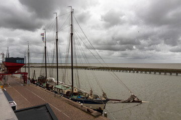 Großsegler im Hafen von Harlingen