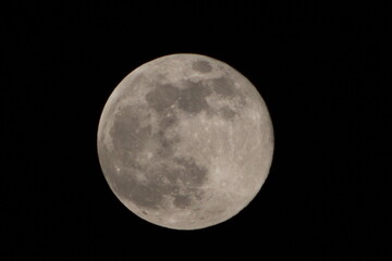 1000mm telephoto shot of the Full Moon
