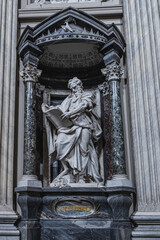 Bazylika św. Jana na Lateranie, jej pełna nazwa to: Papieska arcybazylika Najświętszego...
