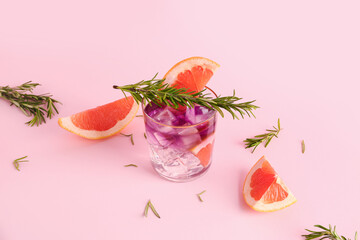 Classic gin and tonic with grapefruit on pink background - obrazy, fototapety, plakaty