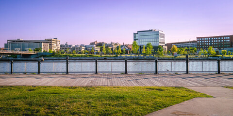 Obraz premium Providence downtown skyline and buildings at sunset over Providence River Walk, Rhode Island, a beautiful modern city with natural parks and open space