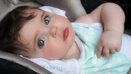 
Bebê com olhos bonitos