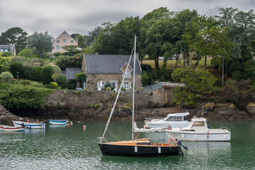 Fototapeta na wymiar Picturesque harbor of Doeland in French Brittany