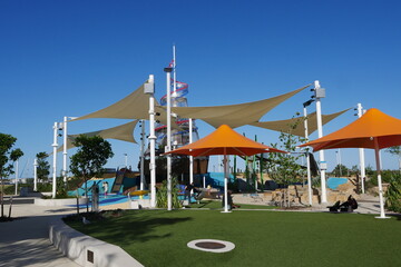 Fototapeta na wymiar Spielplatz mit Sonnenschutz in Australien