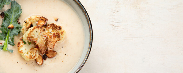 Roasted cauliflower soup served with grilled bread.