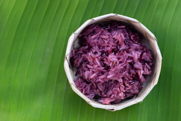 Obraz na płótnie Canvas Black sticky rice with fried dried beef