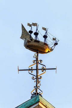 NEWLYN, CORNWALL, UK - JUNE 09, 2009:  Weather vane on the the Ship Institute on the Harbour Quayside