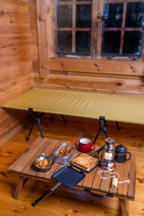 キャンプで料理　food using a bonfire at the campsite