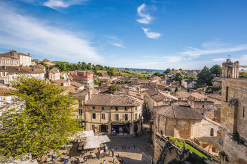 Fototapeta na wymiar Panorama of Saint Emilion in Bordeaux region in France