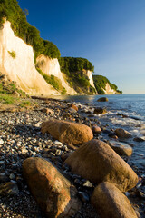 Kreidefelsen bei Sonnenaufgang, Nationalpark Jasmund, Insel Rügen, Mecklenburg-Vorpommern, Deutschland