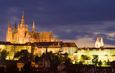 Fototapeta na wymiar Prager Burg mit Veitsdom, Hradschin, Prag, Tschechische Republik