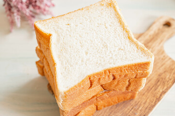 重ねた米粉の厚切り食パン