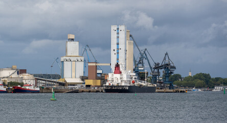 Fototapeta premium Lorient trade port