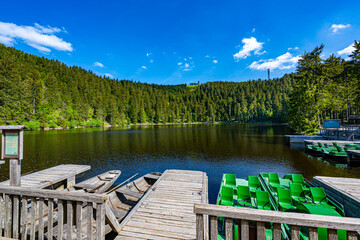 The Mummelsee in the Black Forest surrounded by mountains_Baden-Wuerttemberg, Germany, Europe