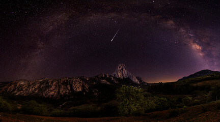 METEORITO SOBRE LA PEÑA DE BERNAL © FLORUM STUDIO