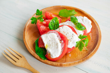 手作りモッツアレラチーズのカプレーゼ