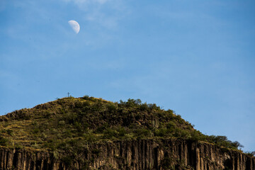 LUNA DE DÍA
