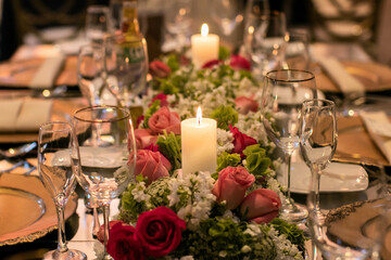 mesa para cena con velas