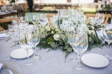 mesa adornada para bodas