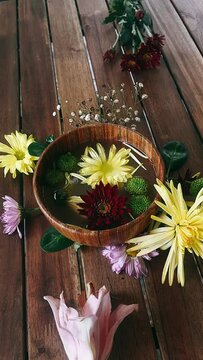 still life with flowers,flower, flowers, bouquet, plant, nature, yellow, summer, beauty, vase, spring, garden, wooden, floral, wood, still life, flora, blossom, table, petal, leaf, life, daisy, decora