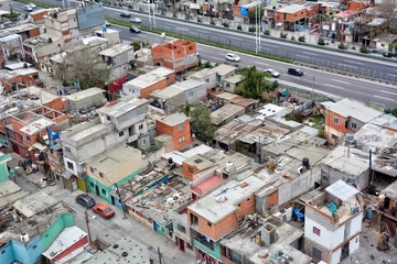 Photo of an aerial view of the vibrant cityscape of La Villa 31 in Argentina © turventur