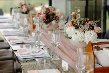 wedding table setting with flowers