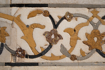 Decorative art made from semi-precious stones on the Tomb of I'timād-ud-Daulah, or the "Baby Taj", in Agra, India	