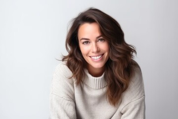 Obraz premium Portrait of a beautiful young woman smiling on a white background.