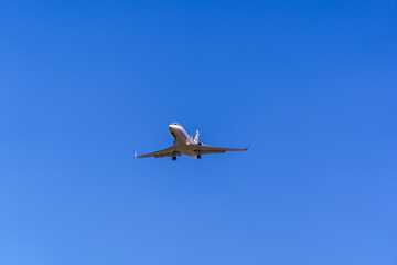 Fototapeta na wymiar Airplanes flying in the sky landing