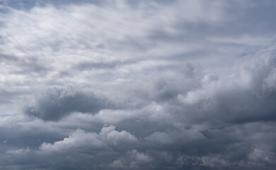 Obraz na płótnie Canvas dramatic sky and gray clouds before the storm