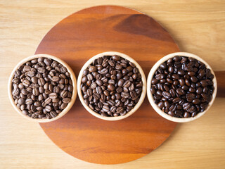 brown arabica coffee bean roast 3 level medium to dark different taste seed caffeine espresso drink food cafe beverage Chiang Rai, Thailand coffee on wooden table background top view selected focus