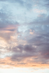 Naklejka na ściany i meble Magnifique coucher de soleil avec des nuages rose - Ciel de fin d'après-midi