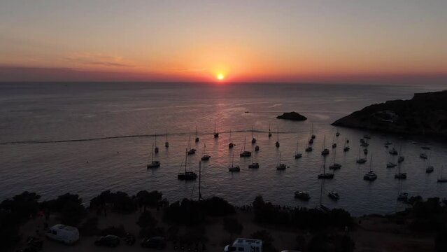 Ibiza Atardecer desde el mirador de Cala d'hort a vista de drone 
