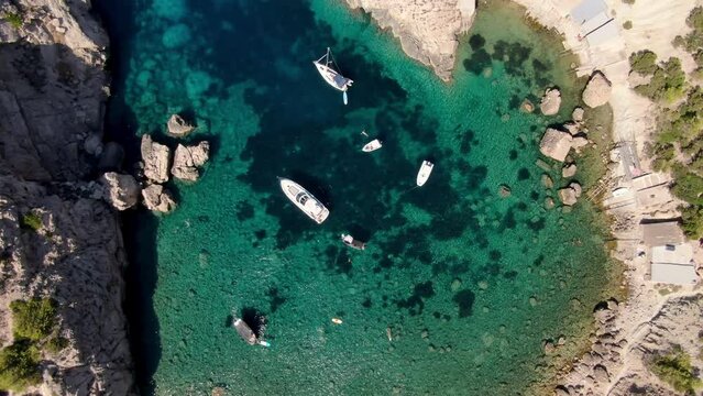 Ibiza Cala Es Portitxol, playa rec&oacute;ndita y espectacular a vista de Drone