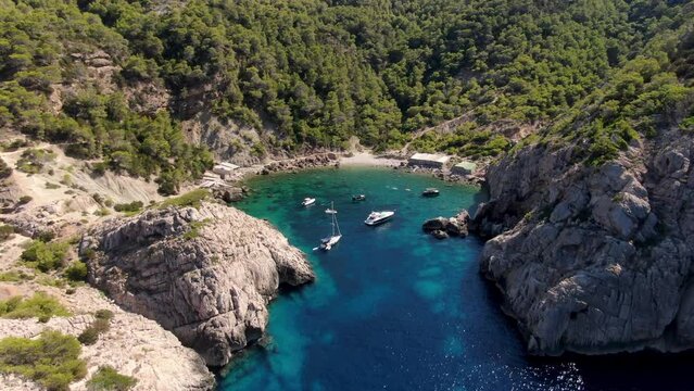 Ibiza Cala Es Portitxol, playa rec&oacute;ndita y espectacular a vista de Drone