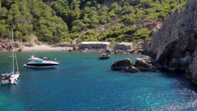 Ibiza Cala Es Portitxol, playa rec&oacute;ndita y espectacular a vista de Drone