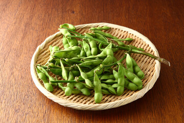 生の枝付き枝豆