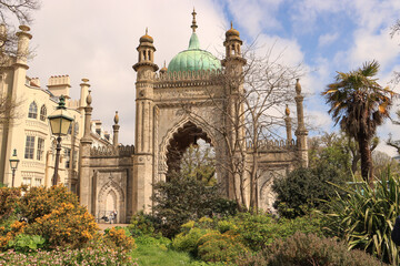 Fototapeta na wymiar Blickfang in Brighton: North Gate am Pavilion Garden