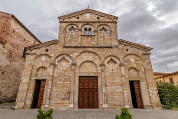 Fototapeta na wymiar Pieve di San Giovanni and Santa Maria Assunta church, Cascina, Italy