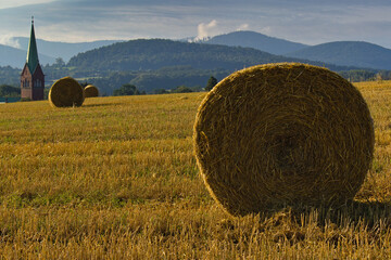 straw bales against the background of the sky and mountains, baloty słomy na tle gór © Piotr