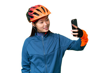 Young cyclist woman over isolated chroma key background making a selfie - obrazy, fototapety, plakaty