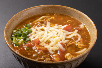 トマトたまごチーズカレーうどん
