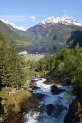 Naklejka na ściany i meble Campingplatz und Wasserfall Geirangerfjord Norwegen